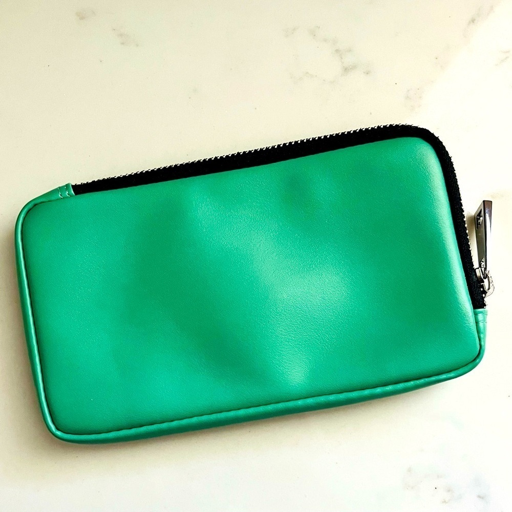 NWOT Bandolier Leather Expanded Zip Pouch For Phone - Picture 2 of 6